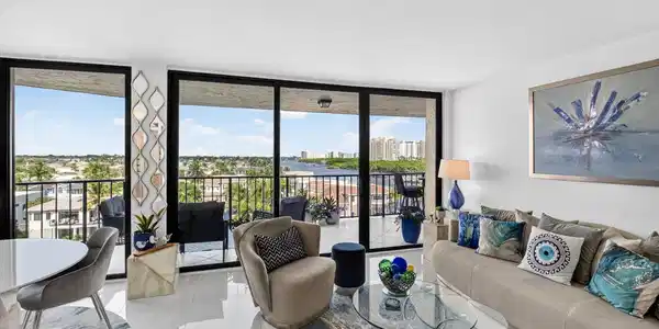 Image 4: Intracoastal View