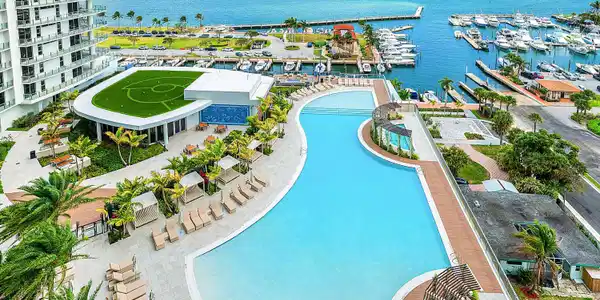 Image 3: Pool deck