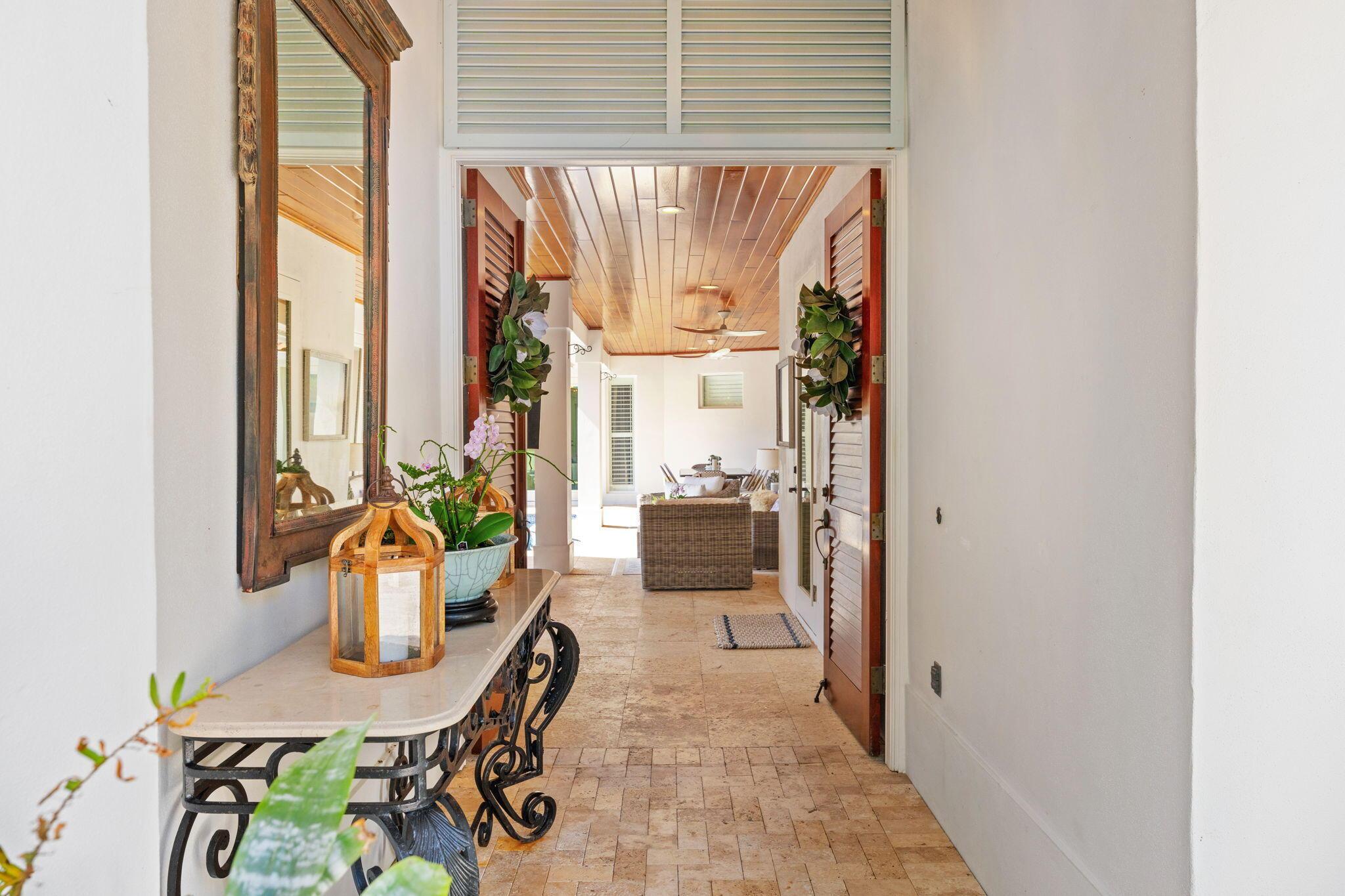 Image 4: 4 Front Door