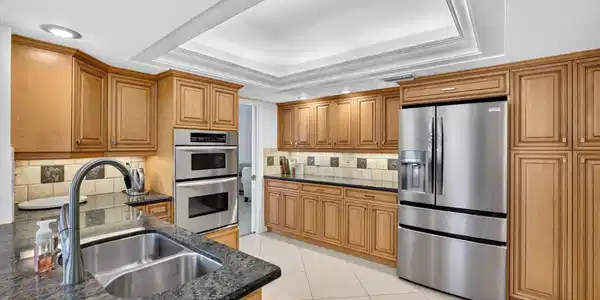 Image 4: 5570 NE 26th Ave 13