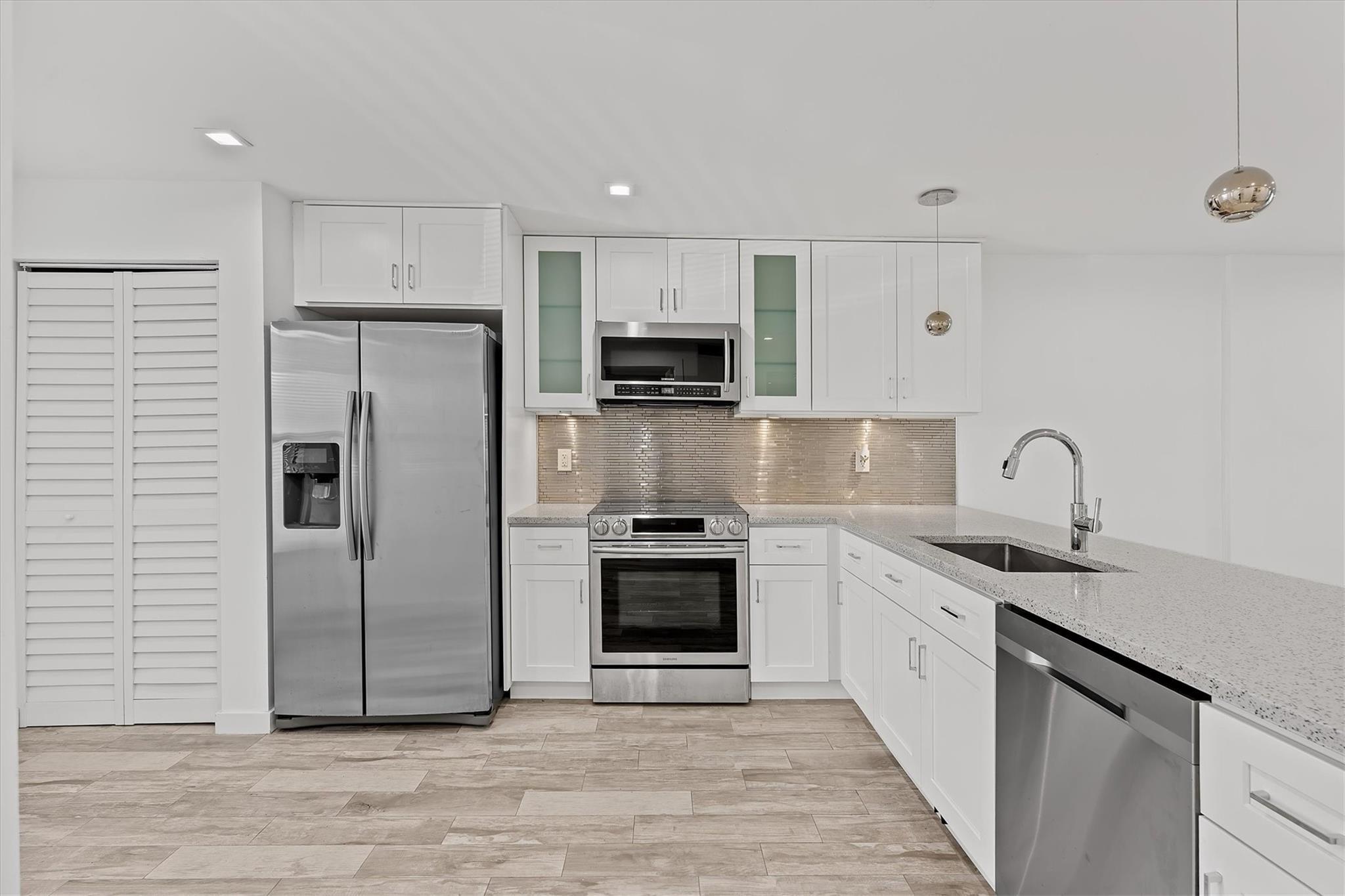 Image 4: Kitchen