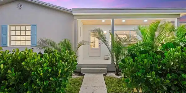 1131 N Ocean Breeze