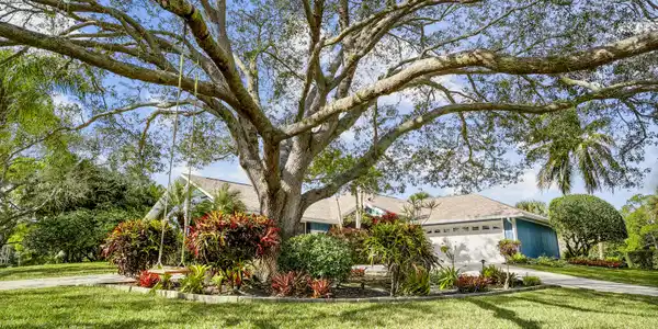 1022 SW Tiburon Way