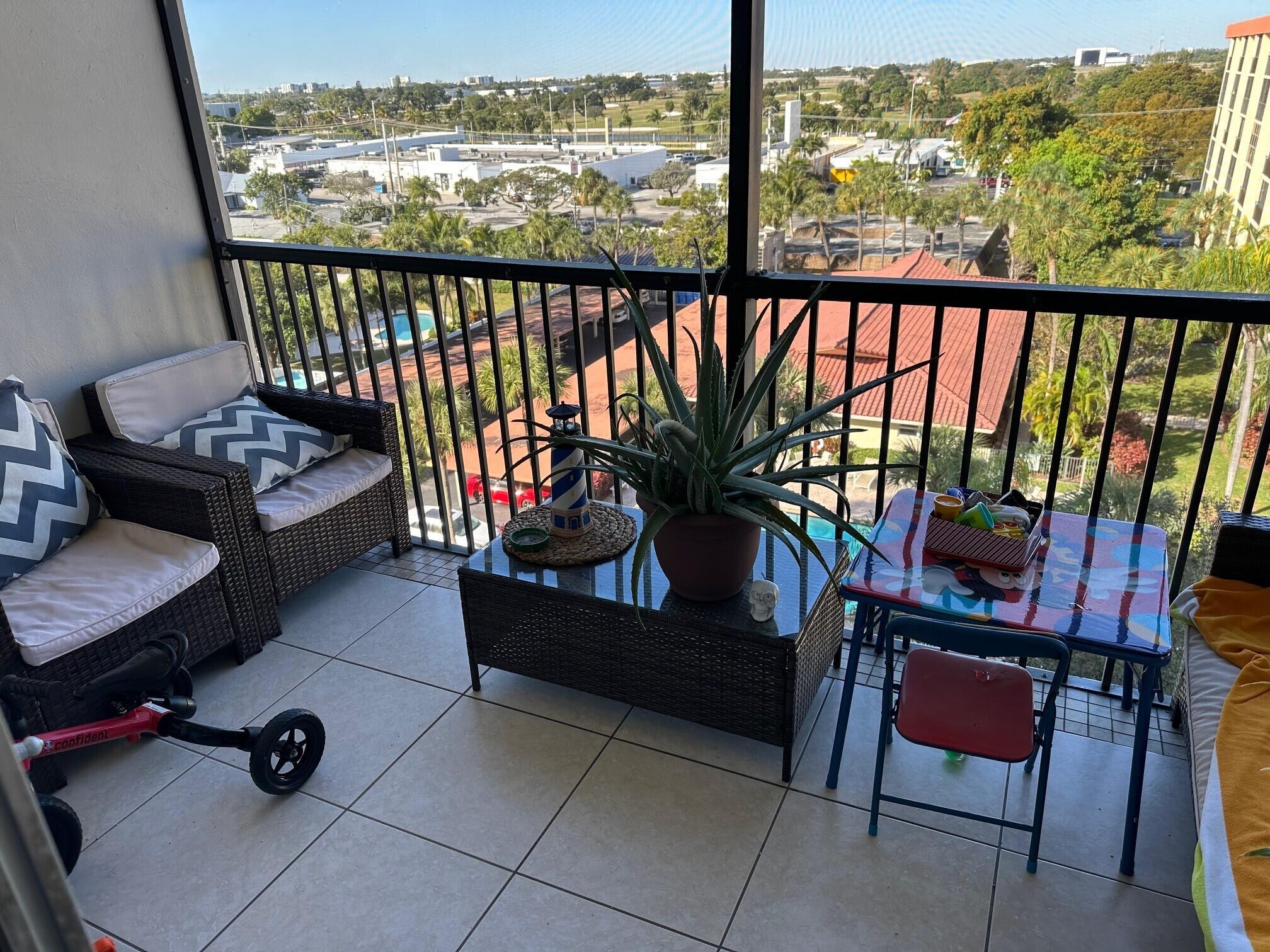 Image 2: Pic - Balcony