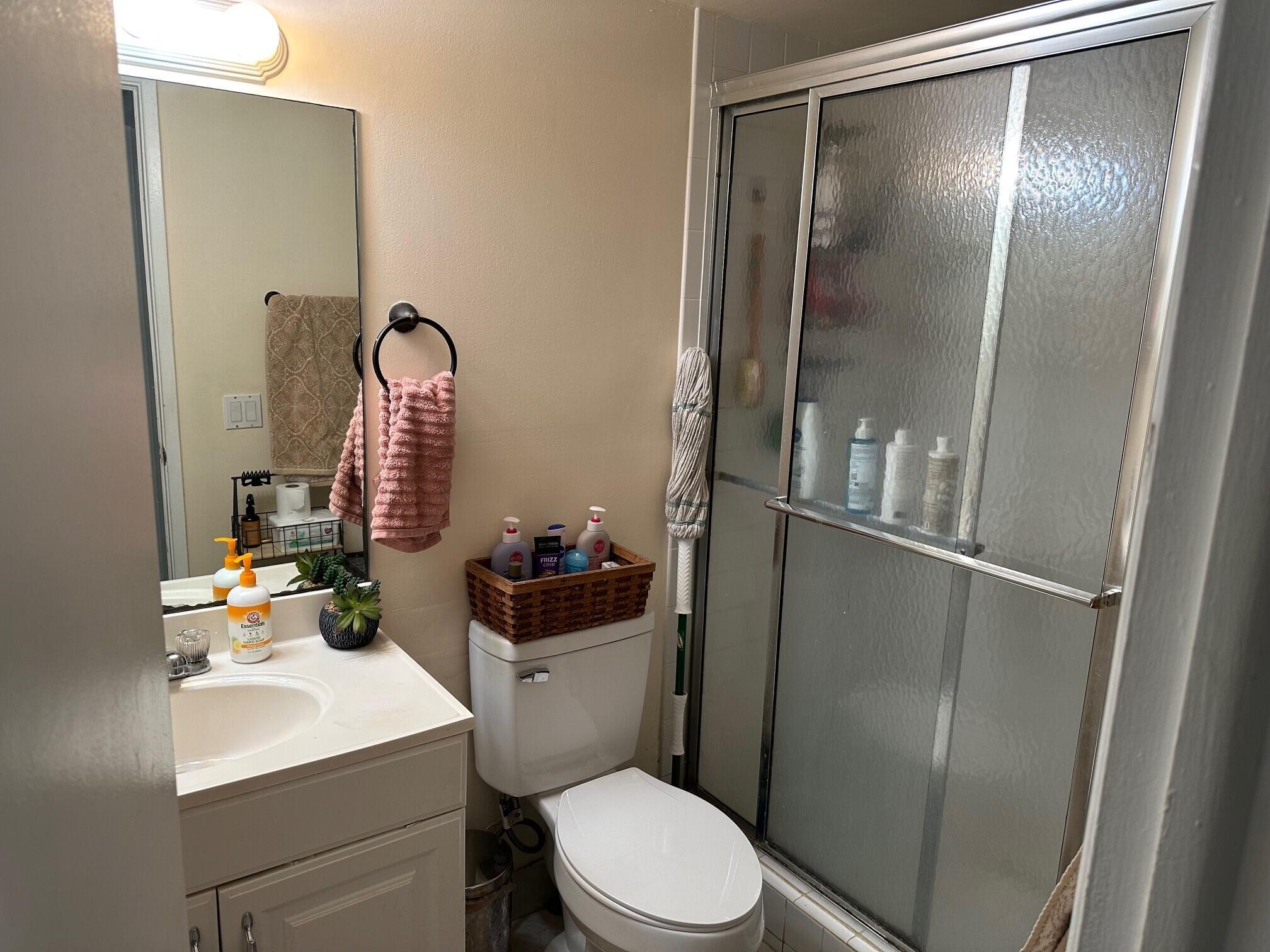 Image 4: Pic - Bathroom2