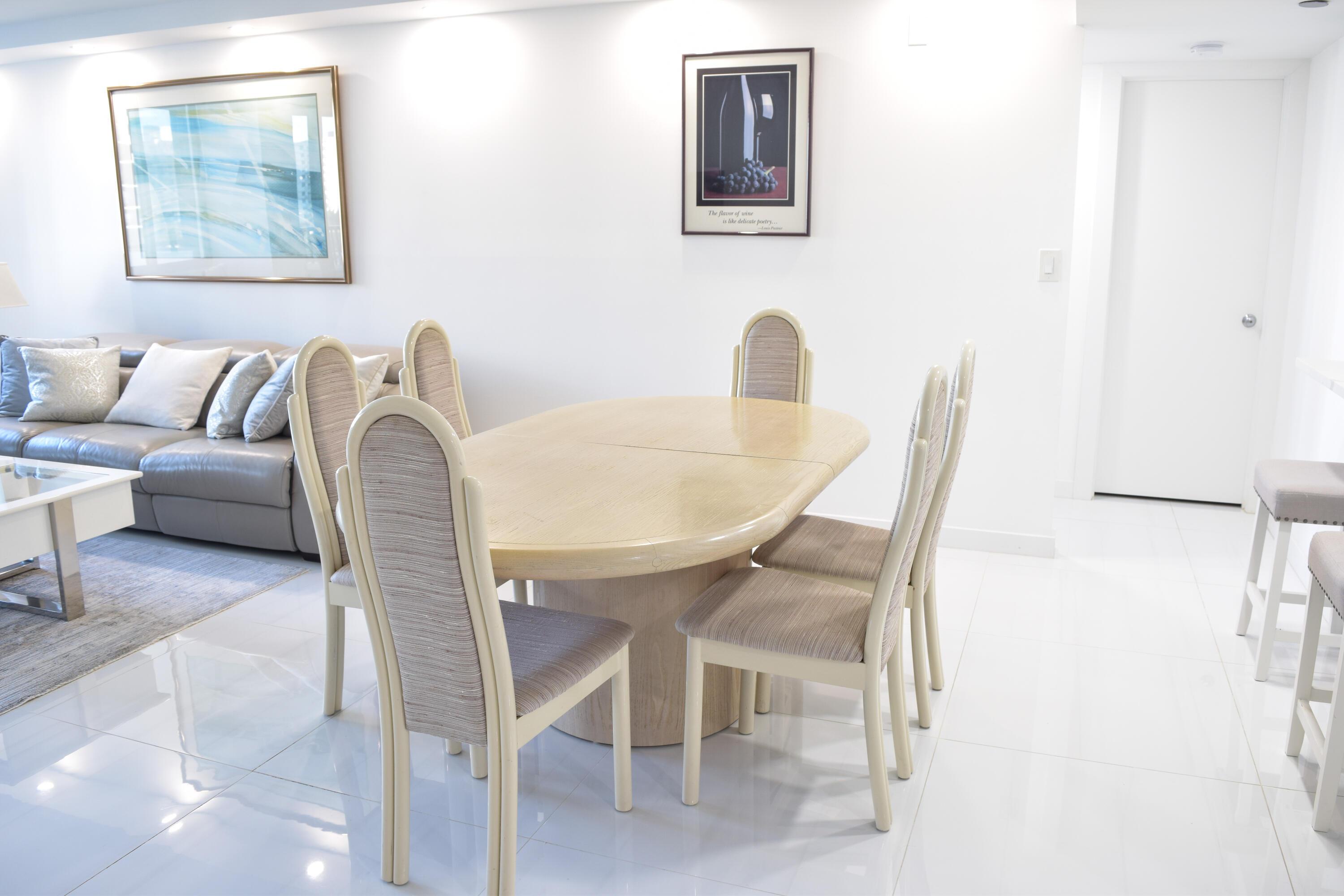 Image 4: 4. Apartment - Sala & Dining