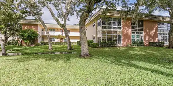 6 Vista Gardens Trail