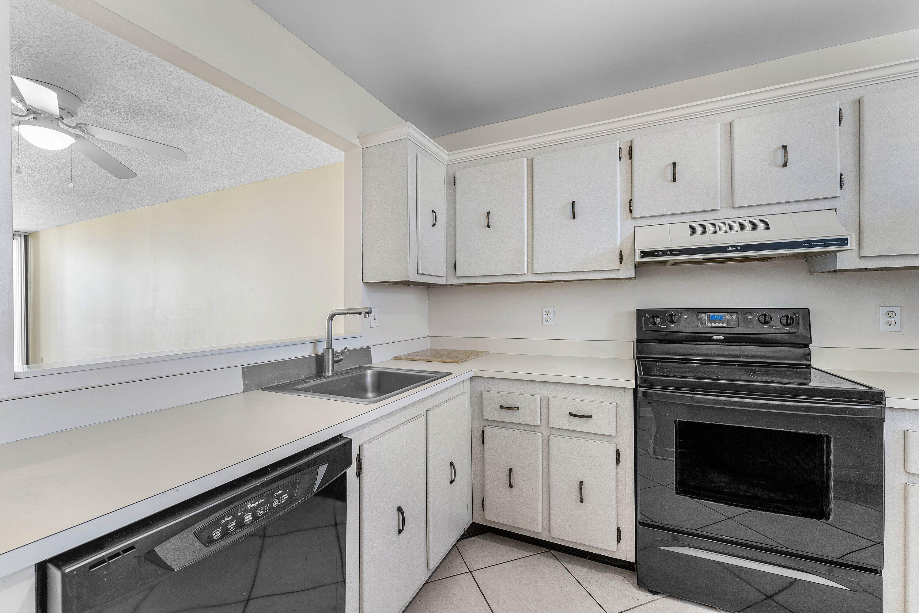 Image 3: 003-3545SouthOceanBoulevard-405-SouthPal