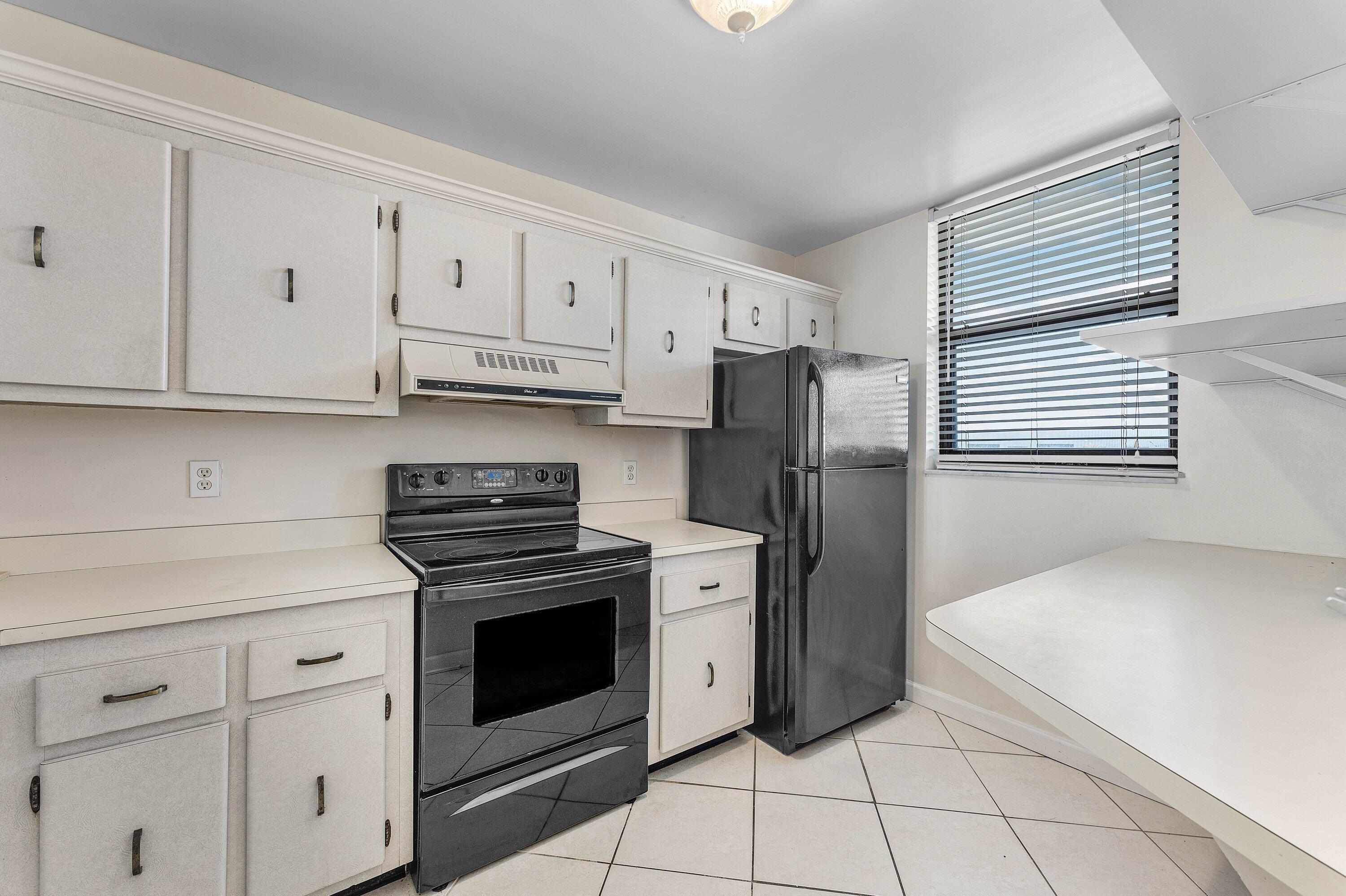 Image 4: 004-3545SouthOceanBoulevard-405-SouthPal