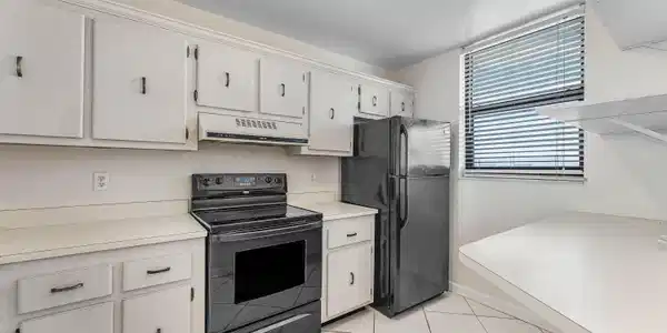 Image 4: 004-3545SouthOceanBoulevard-405-SouthPal