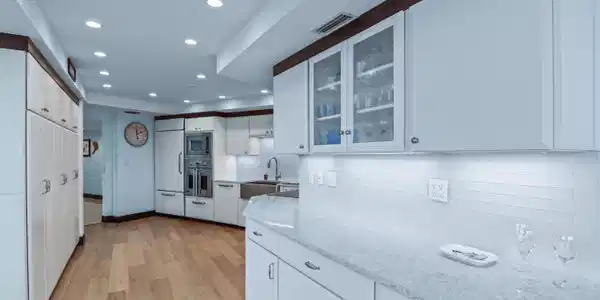 Image 4: Kitchen - Viking & Bosch appliances.