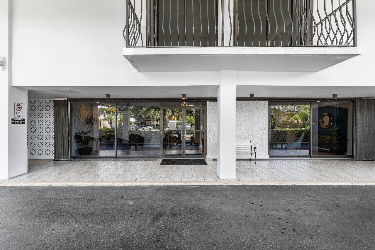 Image 2: 002-1208MarineWay-506-NorthPalmBeach-FL-