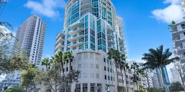 111 SE 8th Avenue