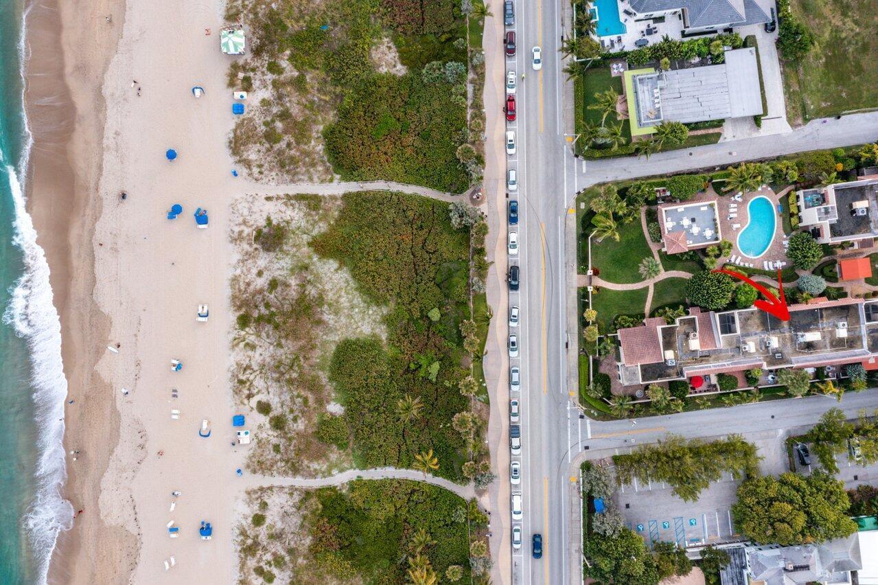 Image 2: Directly across the street from the beach in Delra