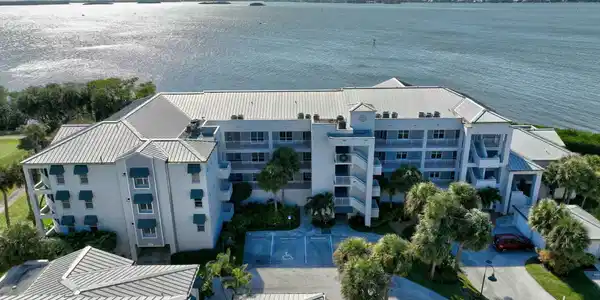 144 NE Edgewater Drive