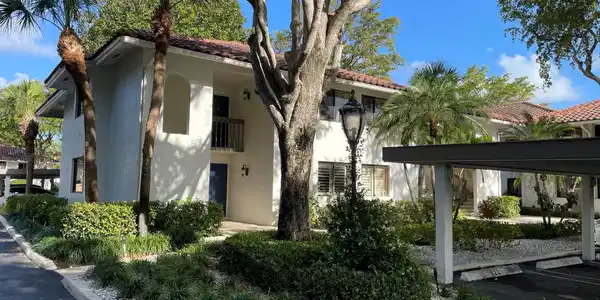 40 Pelican Pointe 105 Drive