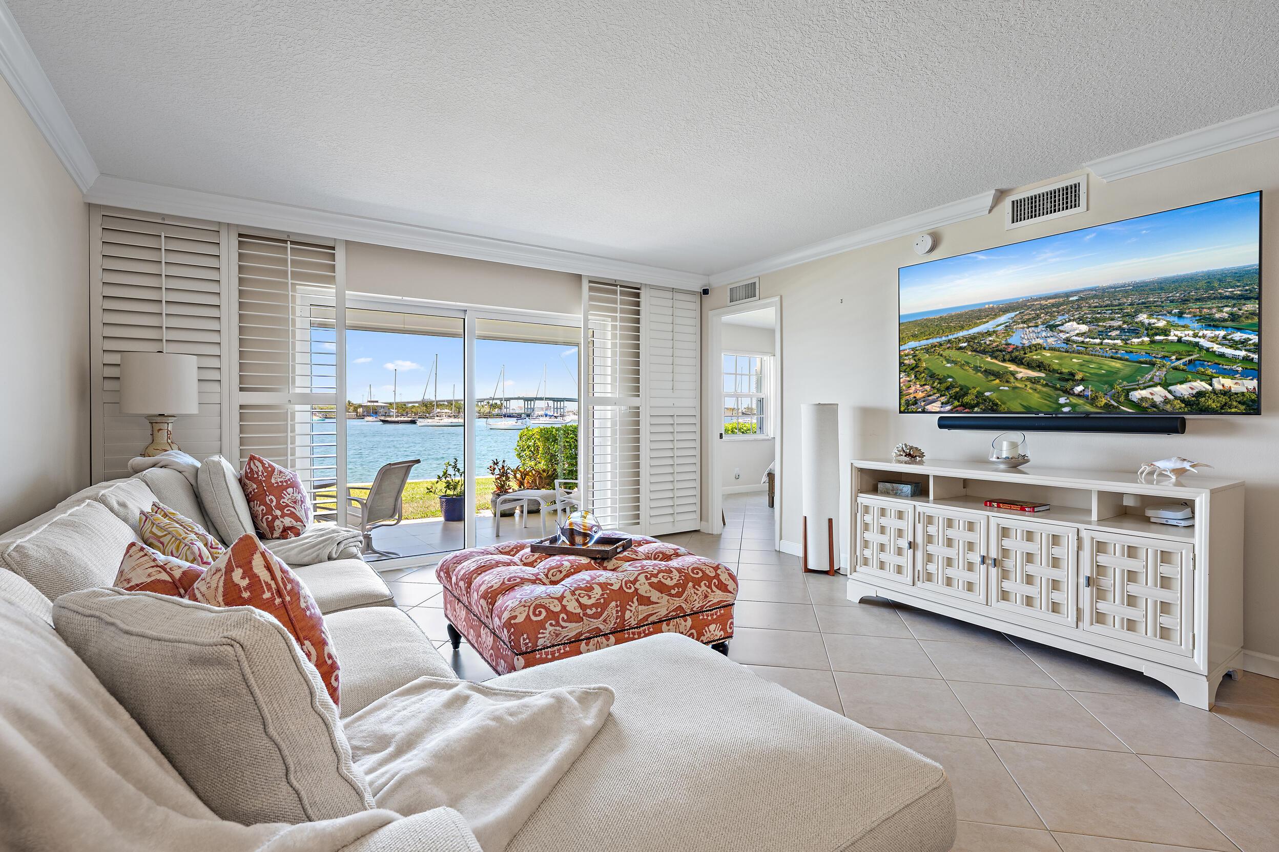 Image 3: Main Living Area