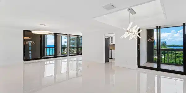 Image 2: Living Room