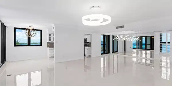Image 3: Living Room