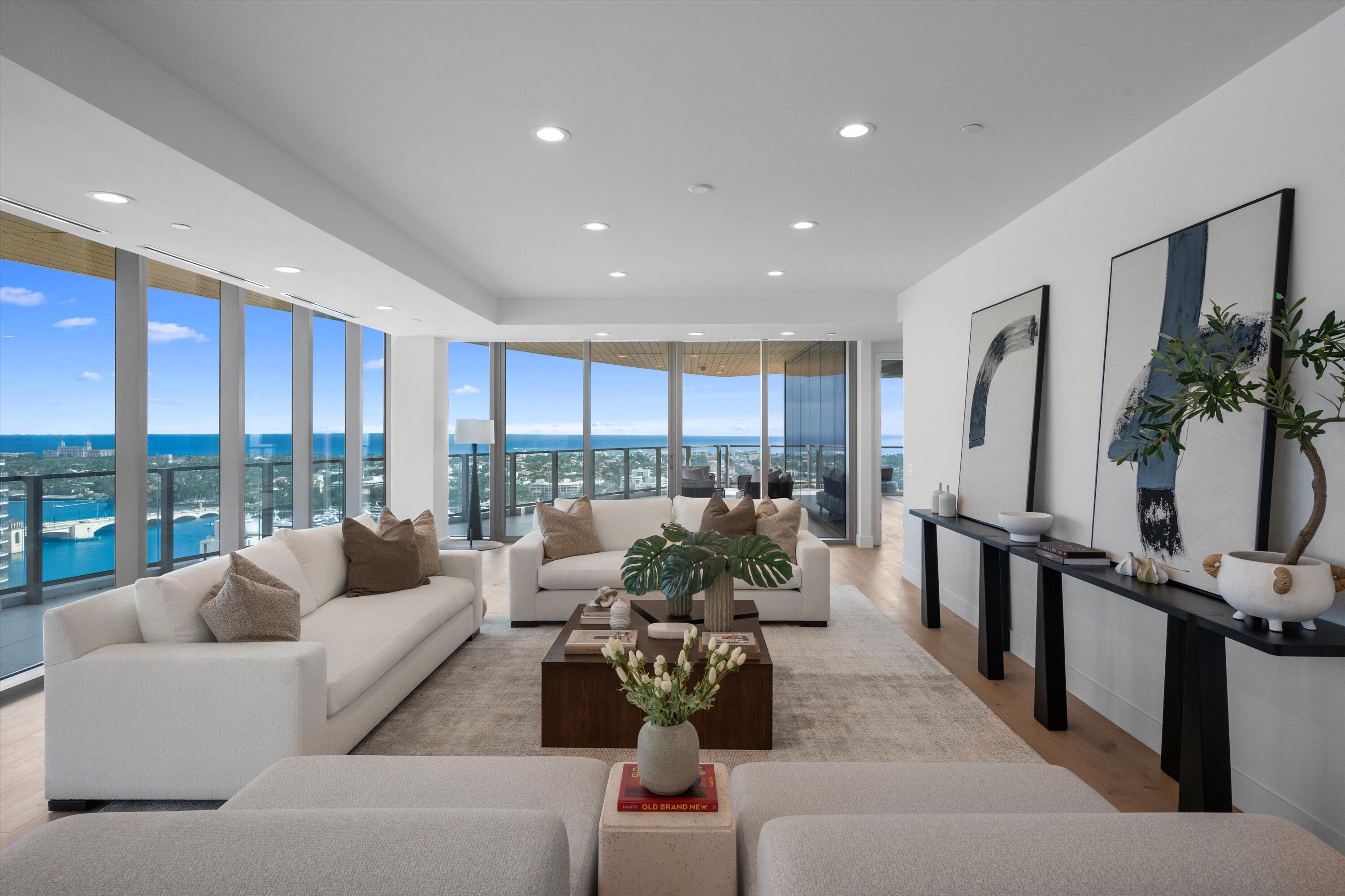 Image 4: Living Room
