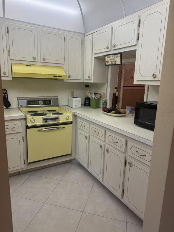 Image 3: Kitchen