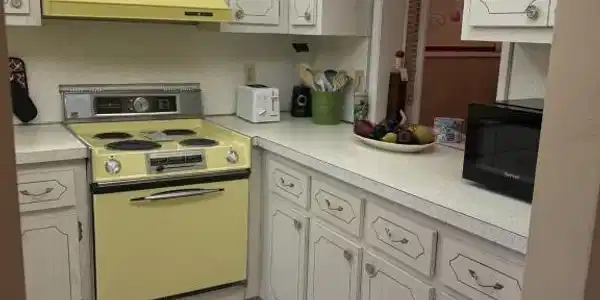 Image 3: Kitchen