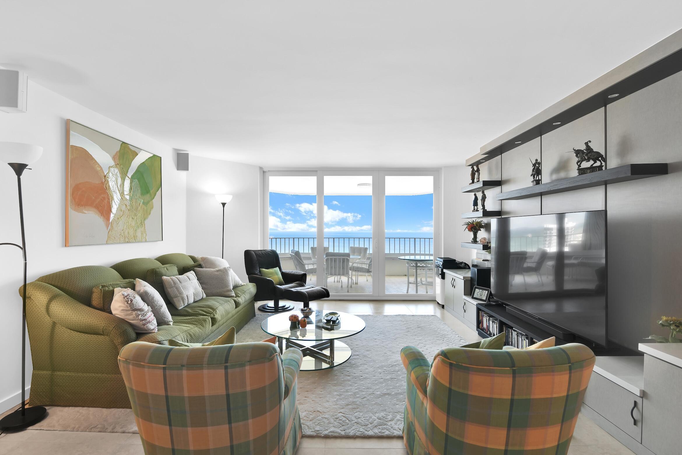 Image 3: Living Room