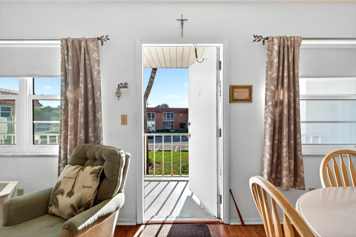 Image 2: 108 Spring Lake Drive - 203 -5
