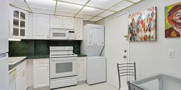 Image 3: Kitchen
