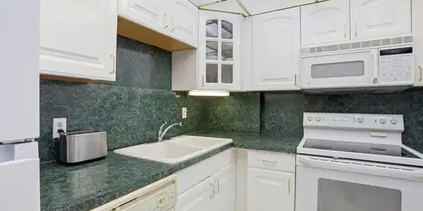 Image 4: Kitchen