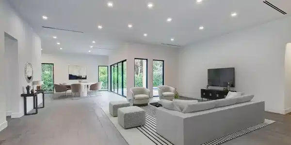 Image 3: Round dining table on far center wall_Li
