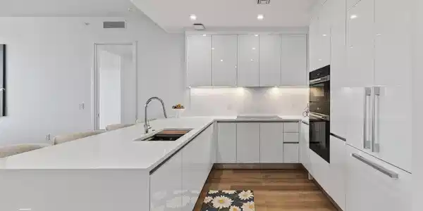 Image 2: 220LakeShoreDr#715(2)