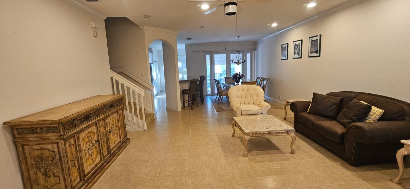 Image 3: Las Living room