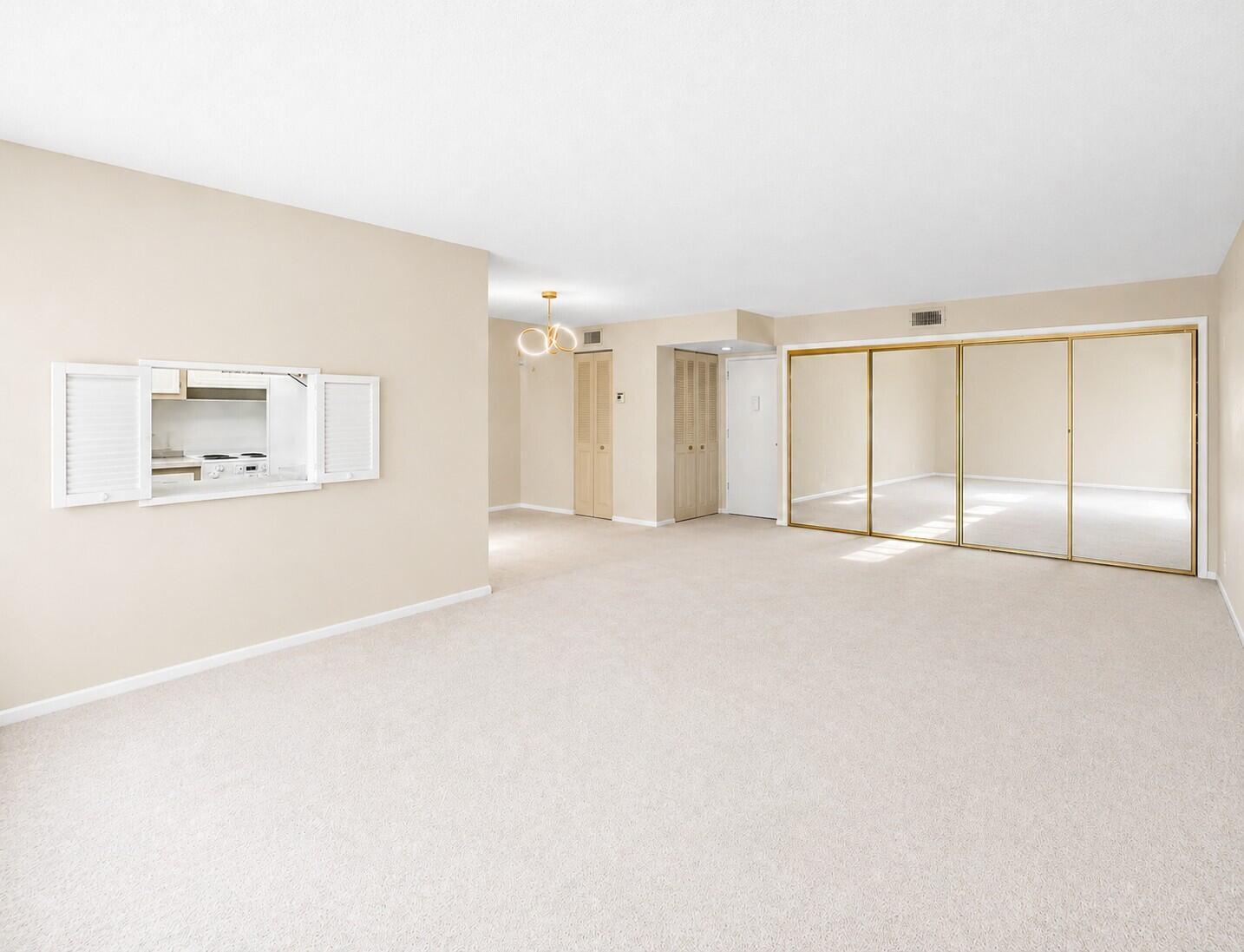 Image 3: 3 LIVING ROOM