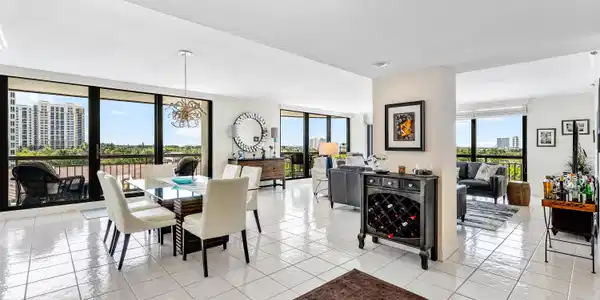Image 2: 003-4100NorthOceanDrive-504-RivieraBeach