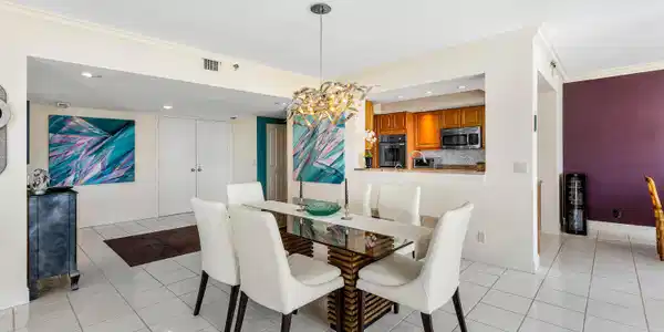 Image 4: 002-4100NorthOceanDrive-504-RivieraBeach