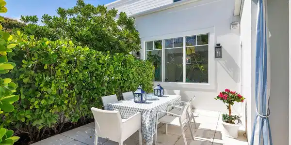 Image 4: 129 Patio1
