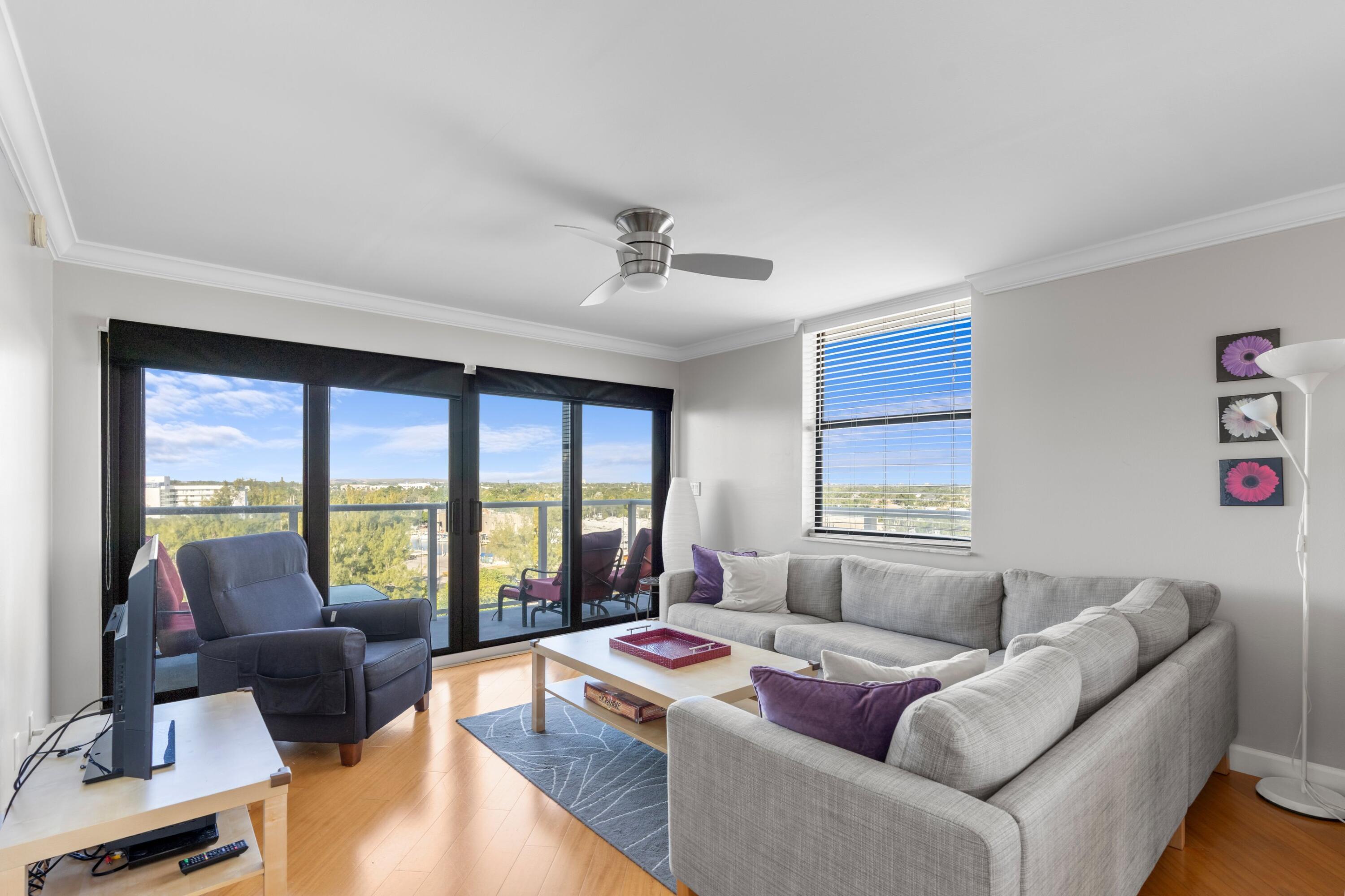 Image 3: Living Room