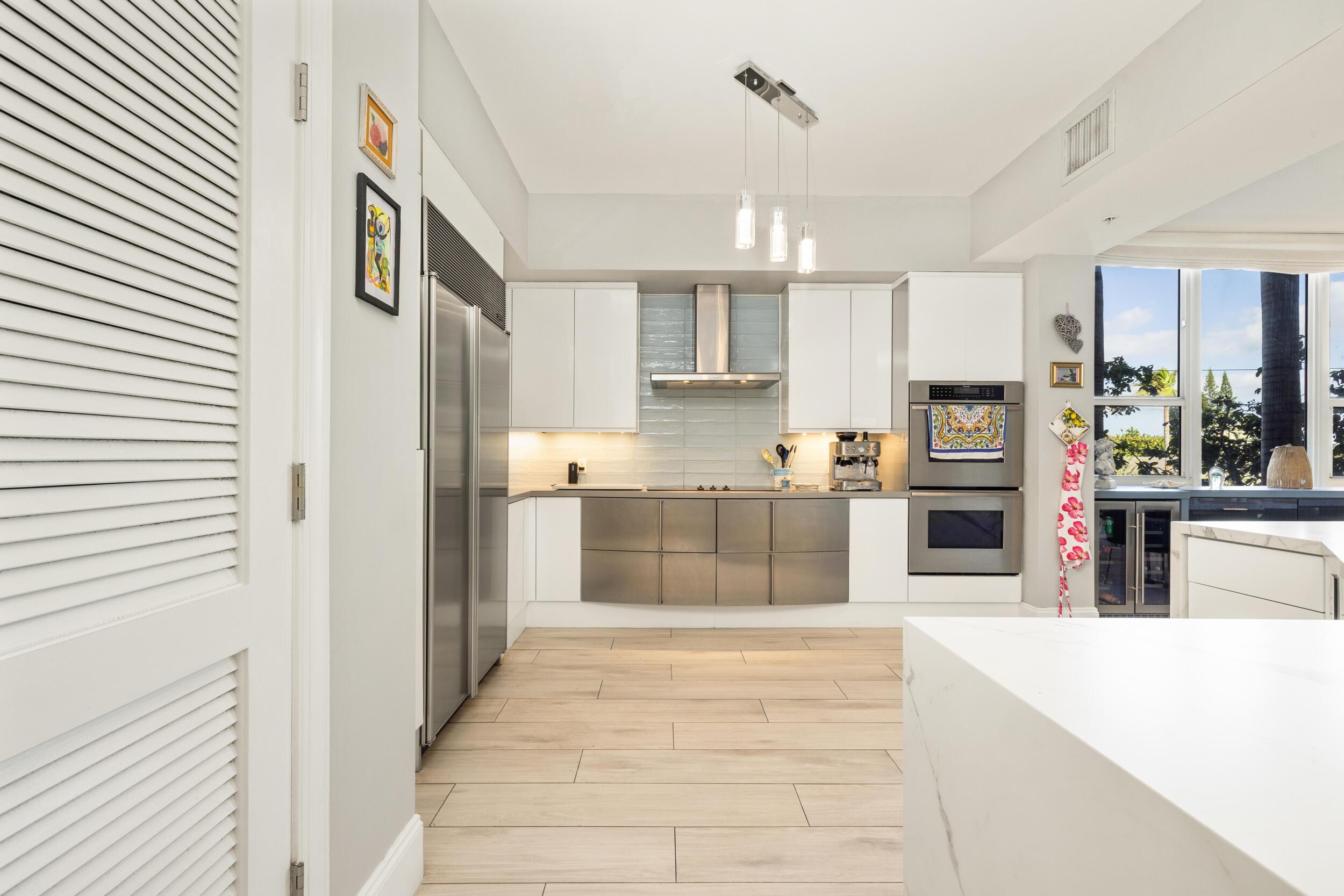 Image 2: Kitchen