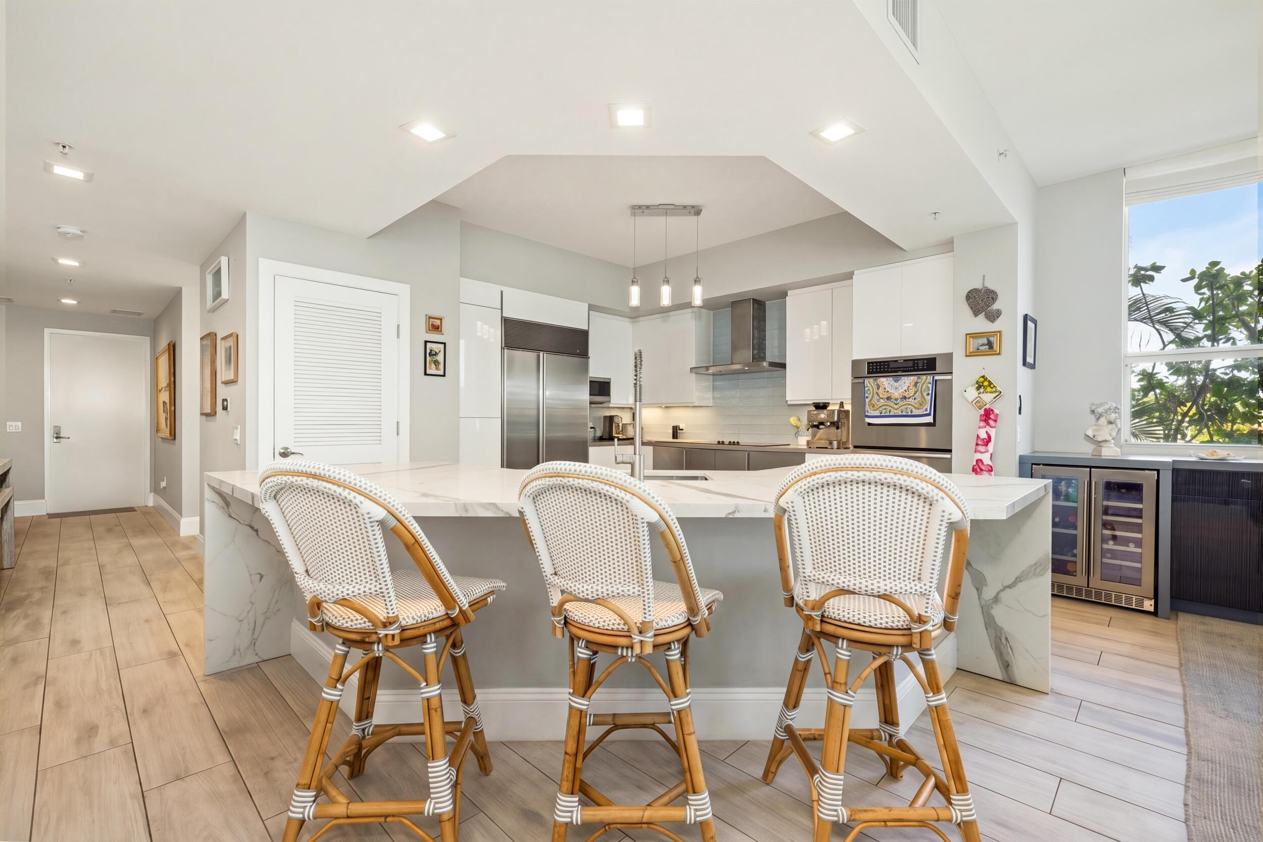 Image 4: Kitchen