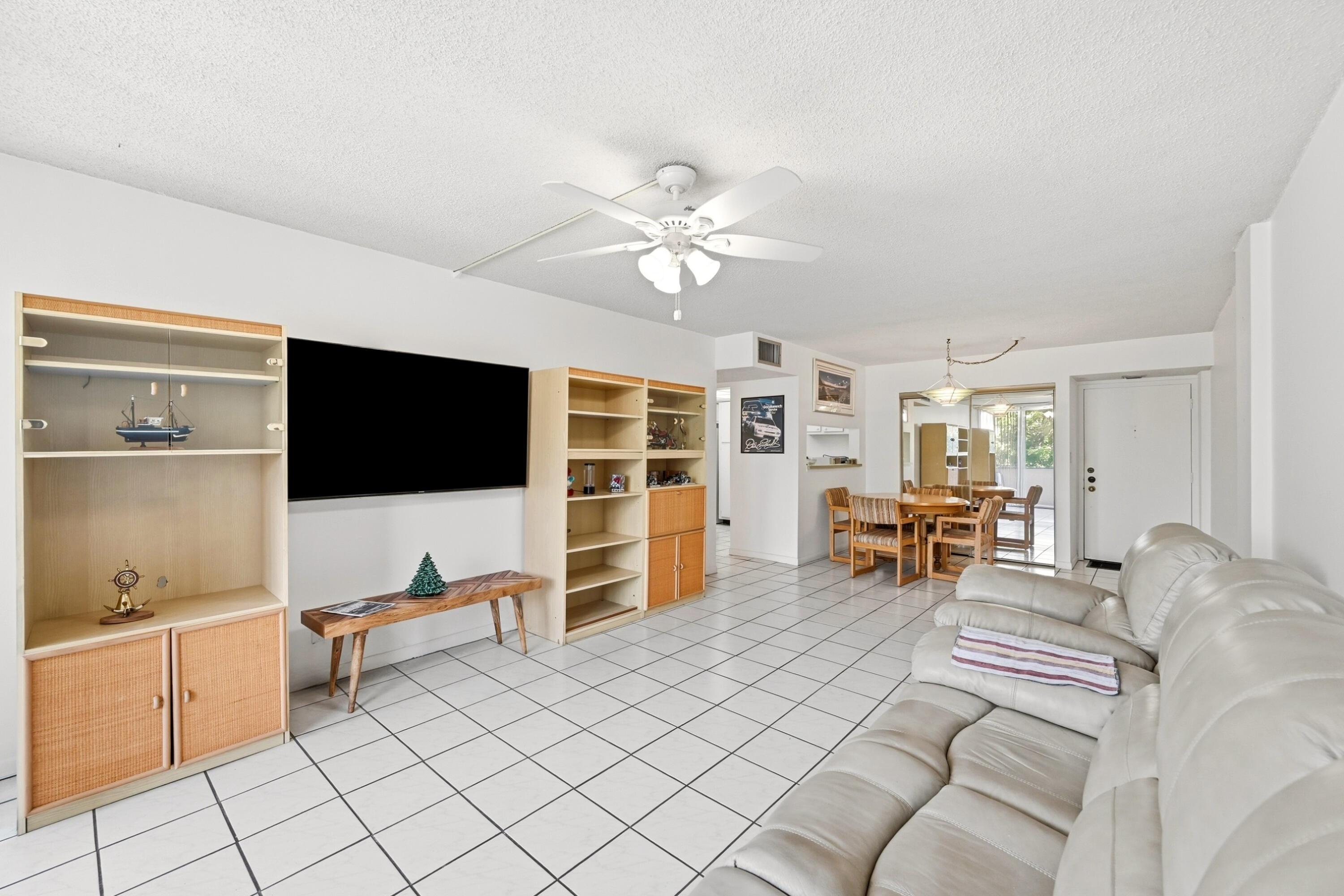 Image 3: Living Room