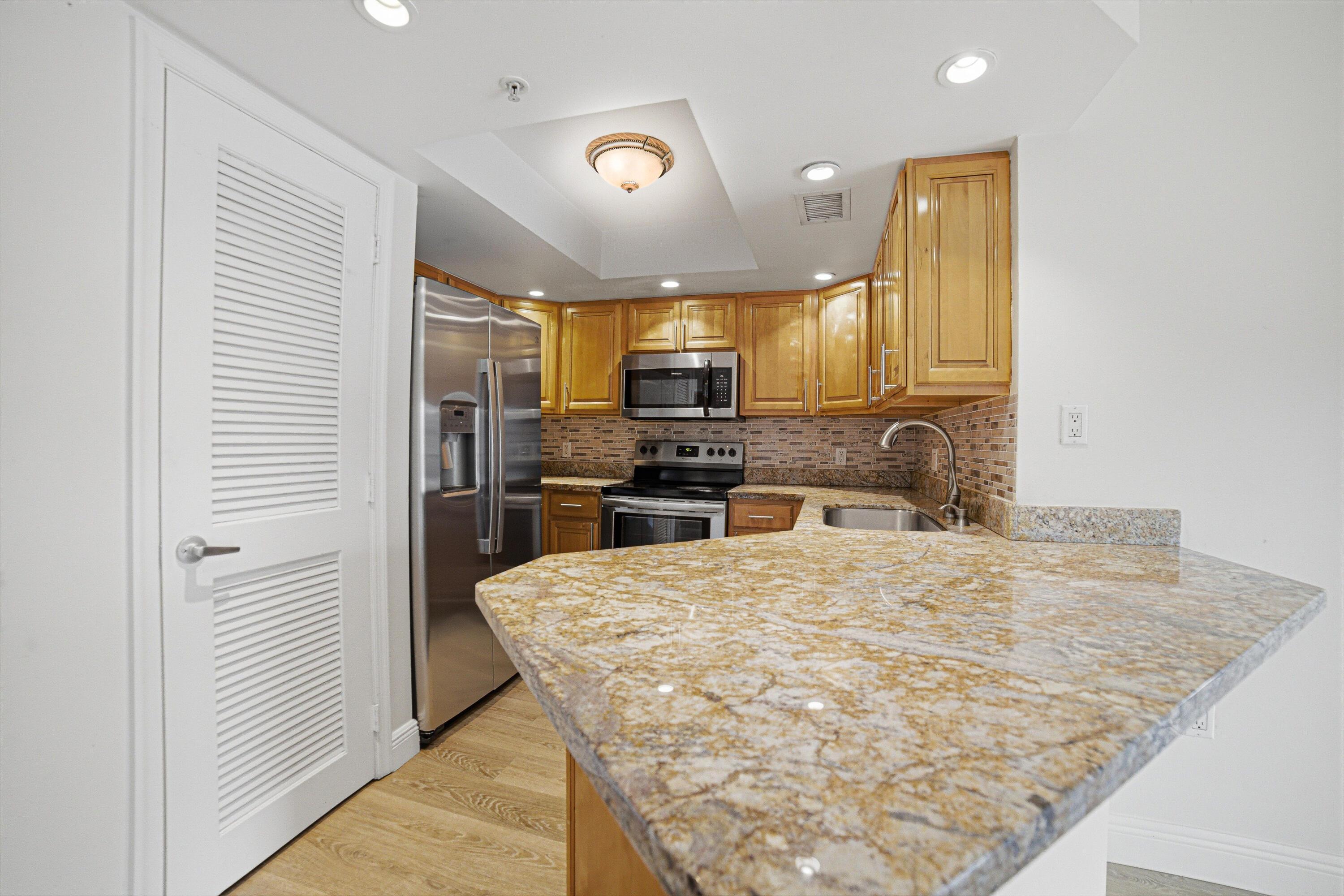 Image 3: Kitchen-D