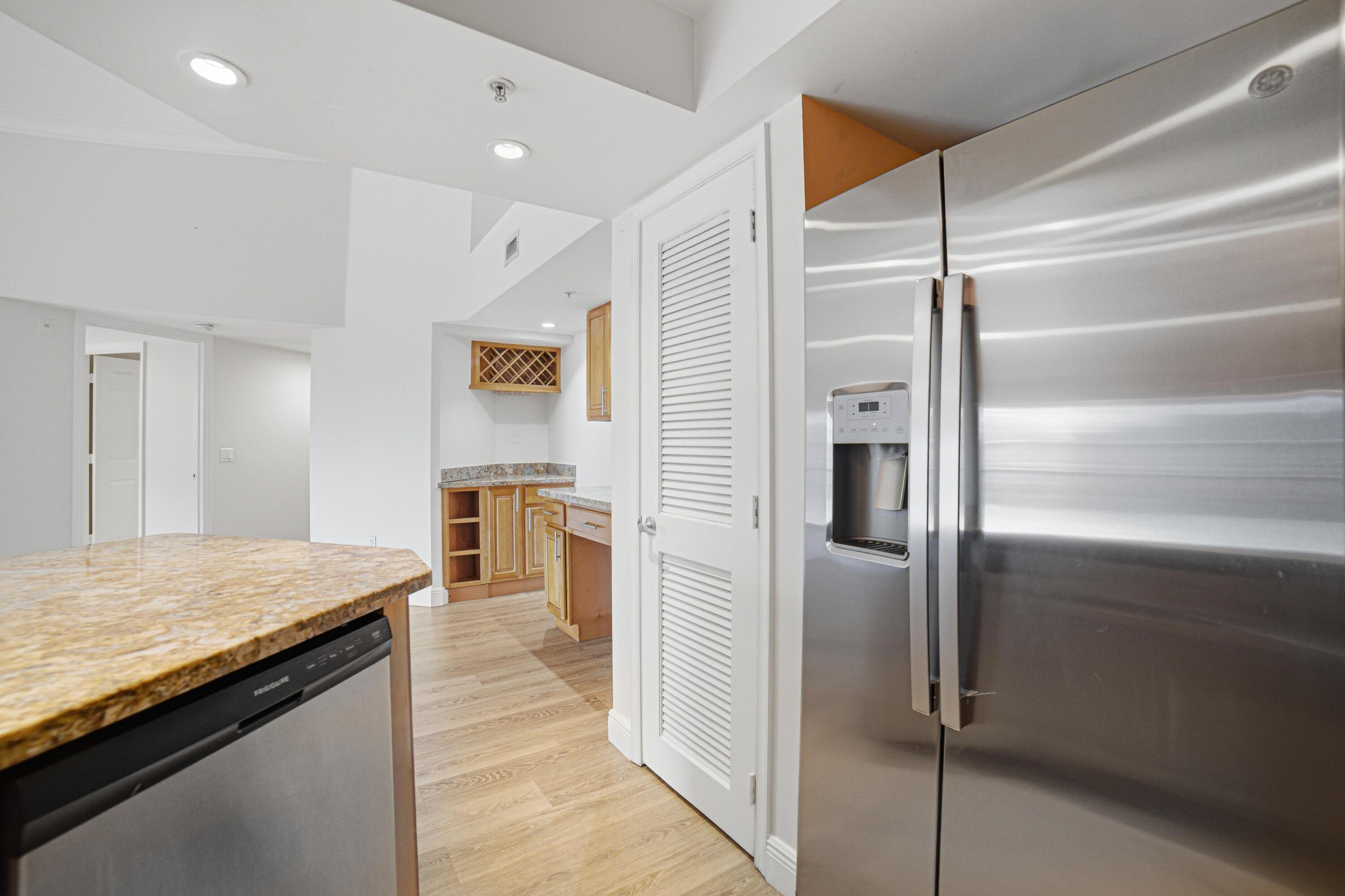 Image 4: Kitchen-E