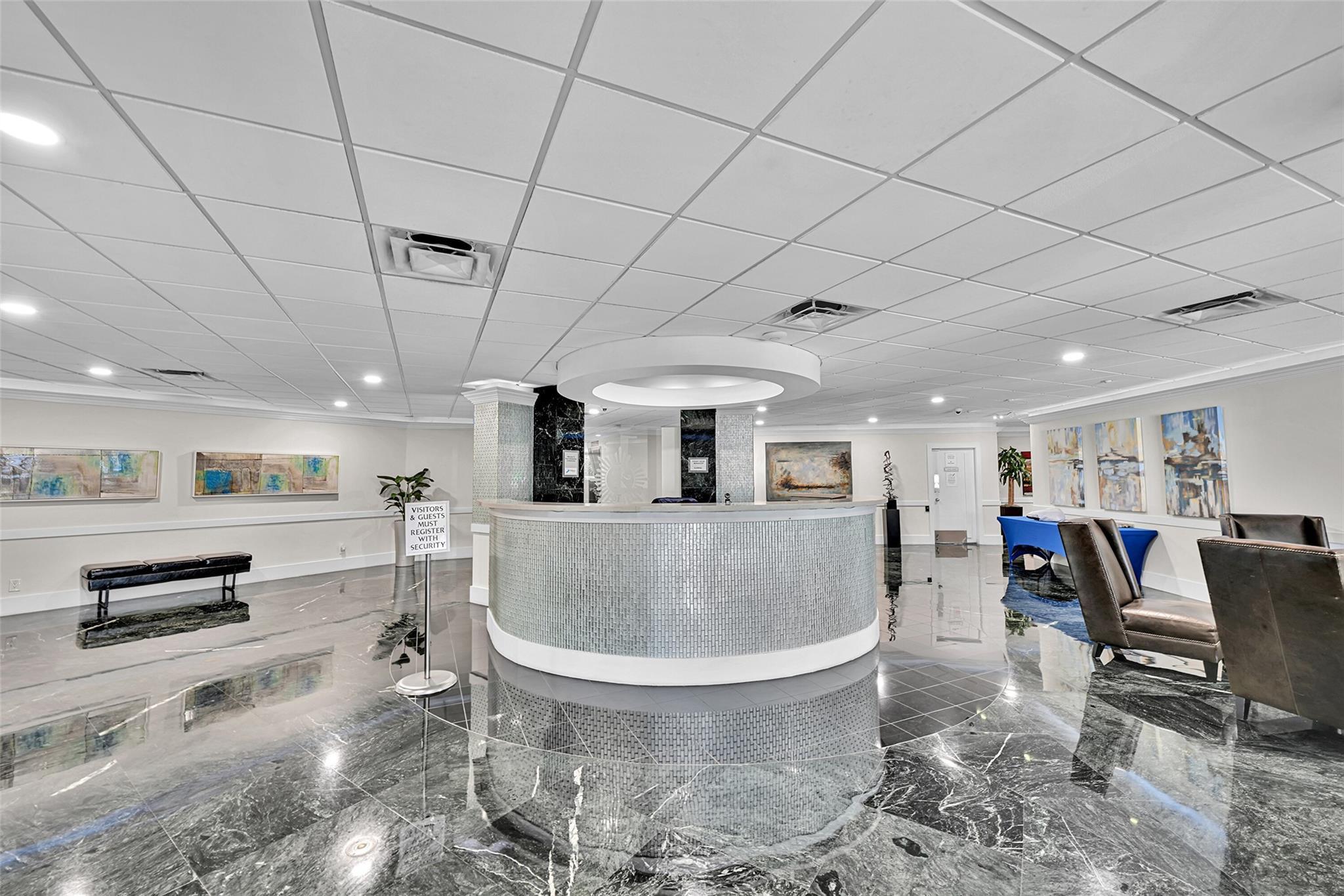 Image 2: Gorgeous Lobby