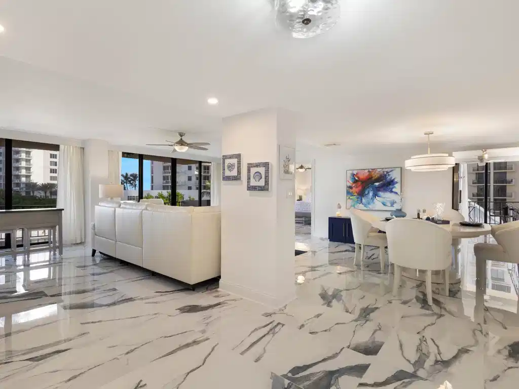 Image 1: Living Area