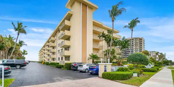 Image 3: 001-630OceanDrive-410-JunoBeach-FL-33408