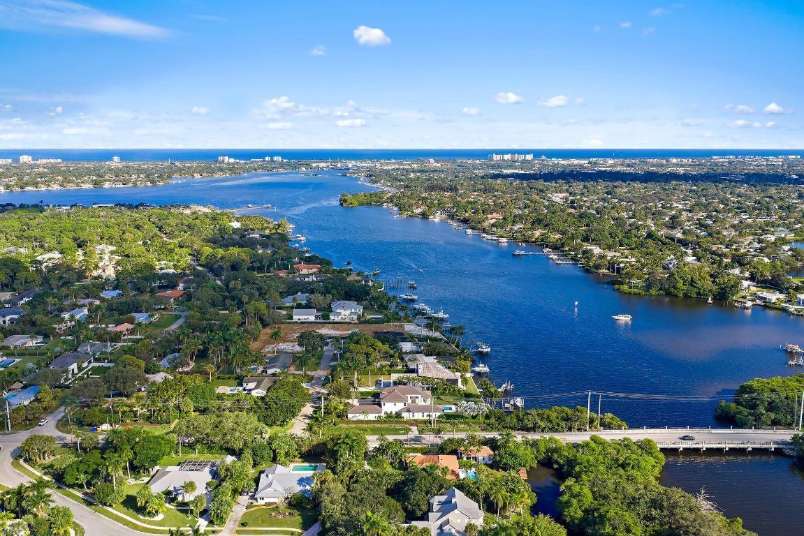 Image 2: 120' Prime Riverfront