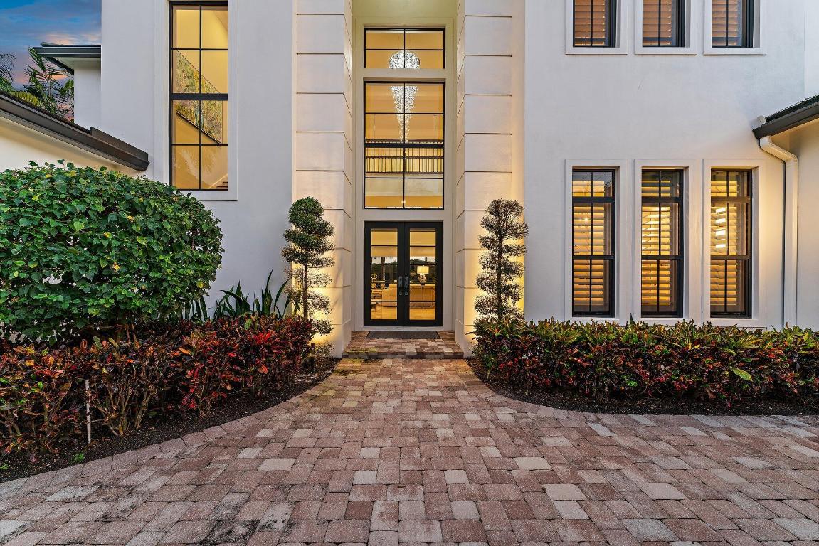 Image 4: Dramatic Entry