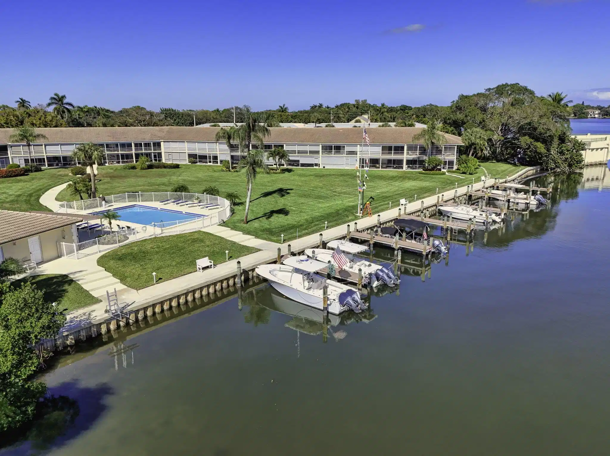 Image 1: Pool, Docks & Grounds