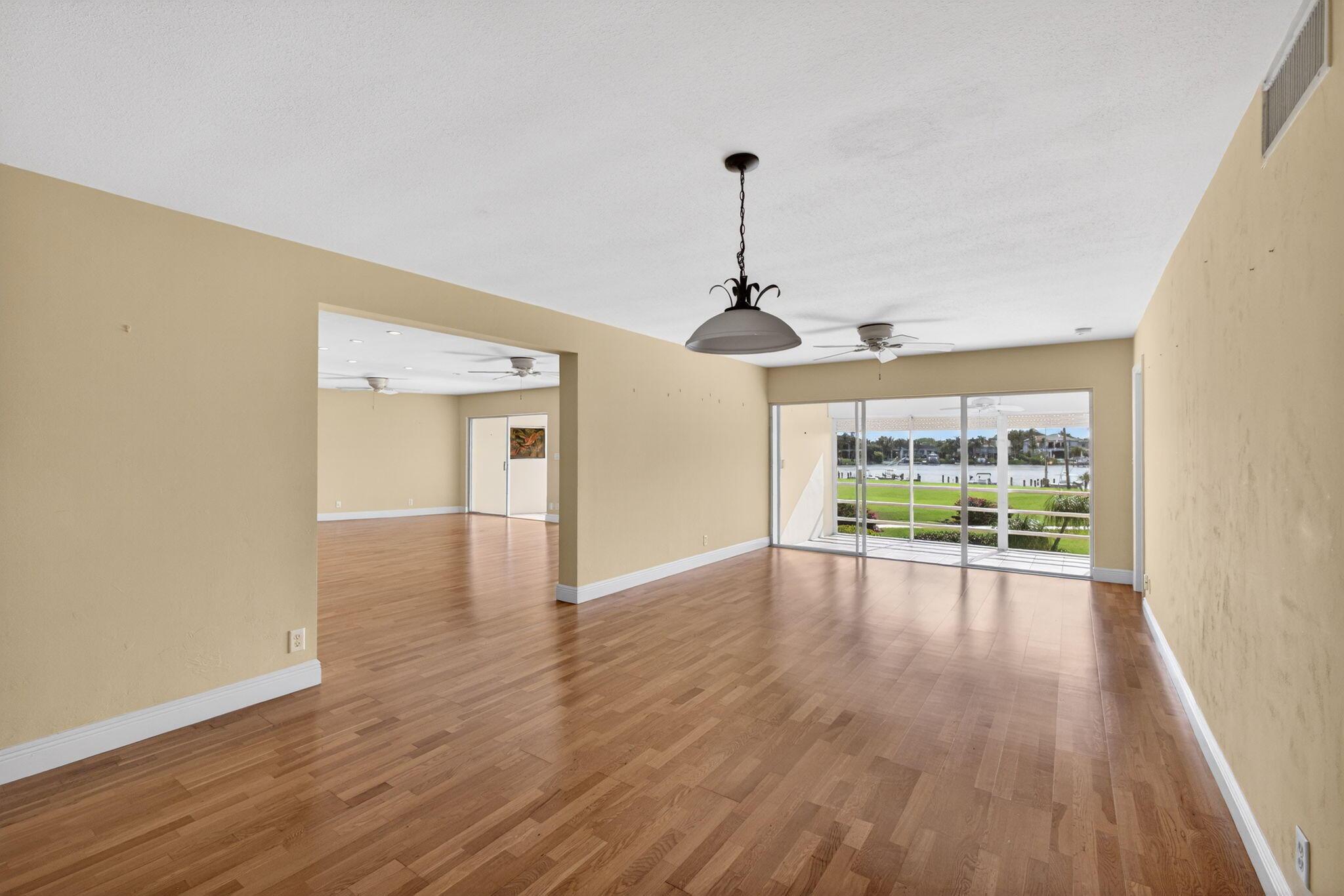 Image 4: Dining & Family Room